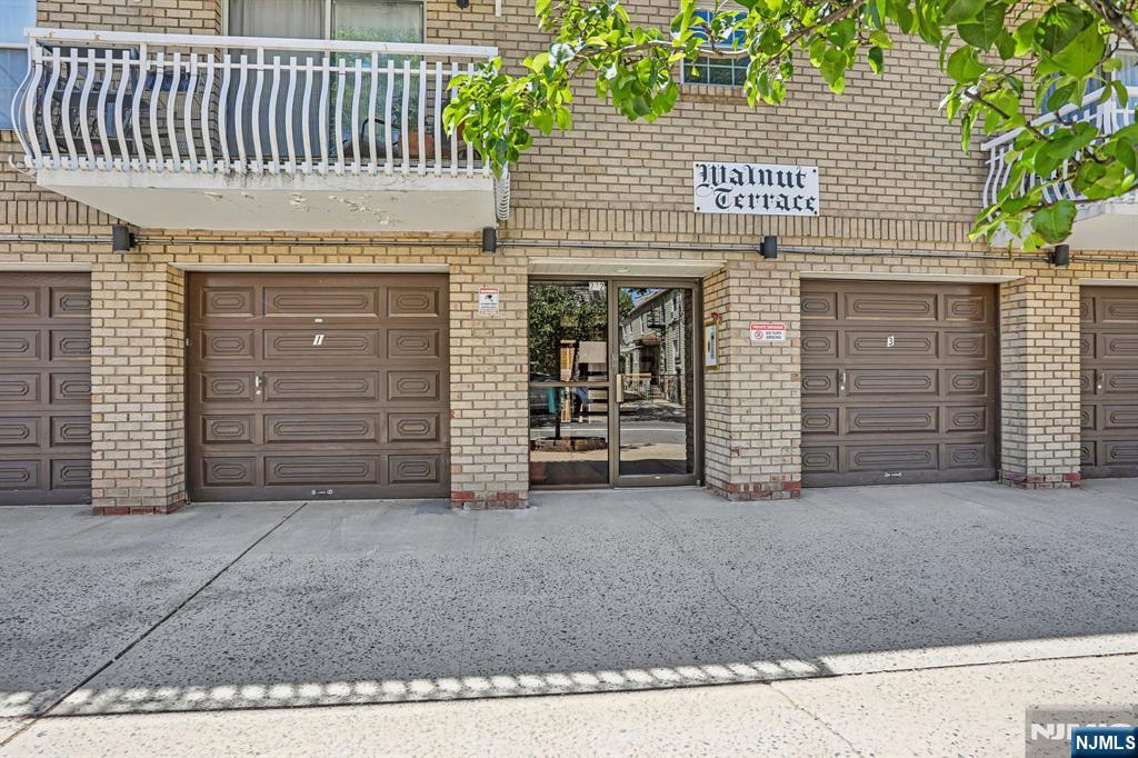 272-276 Walnut 6D — photo