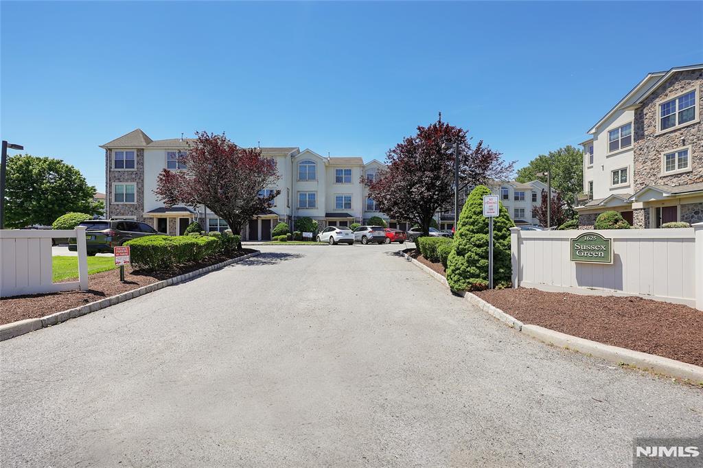 1625 Paterson Plank Road 10 — photo