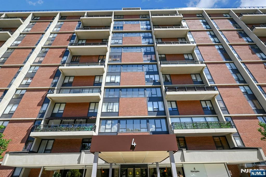 4 Horizon 805 — photo