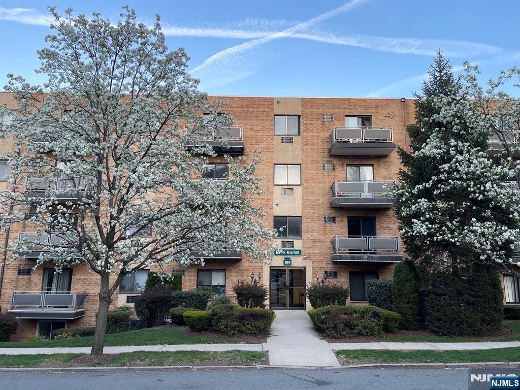 100 2nd Street Ll7 — photo