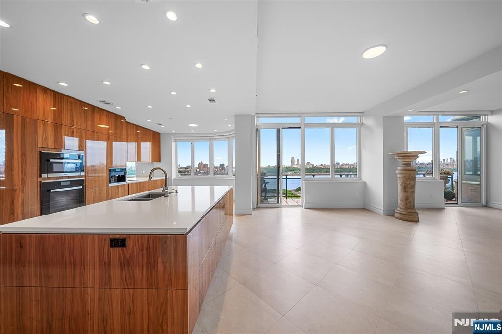 100 Carlyle Drive Vp6 — photo