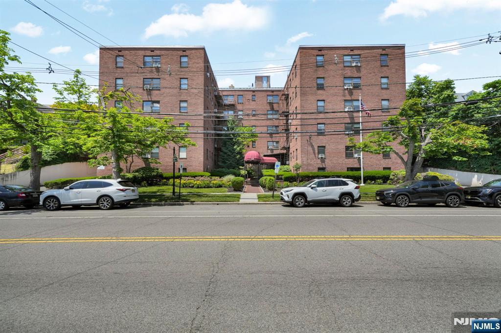 130 Orient Way #4E, Rutherford, NJ 07070