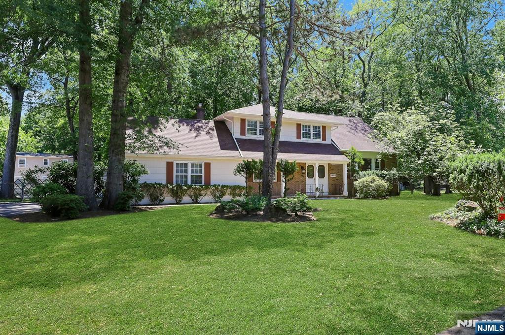 281 Rivara Court, Ridgewood, NJ 07450