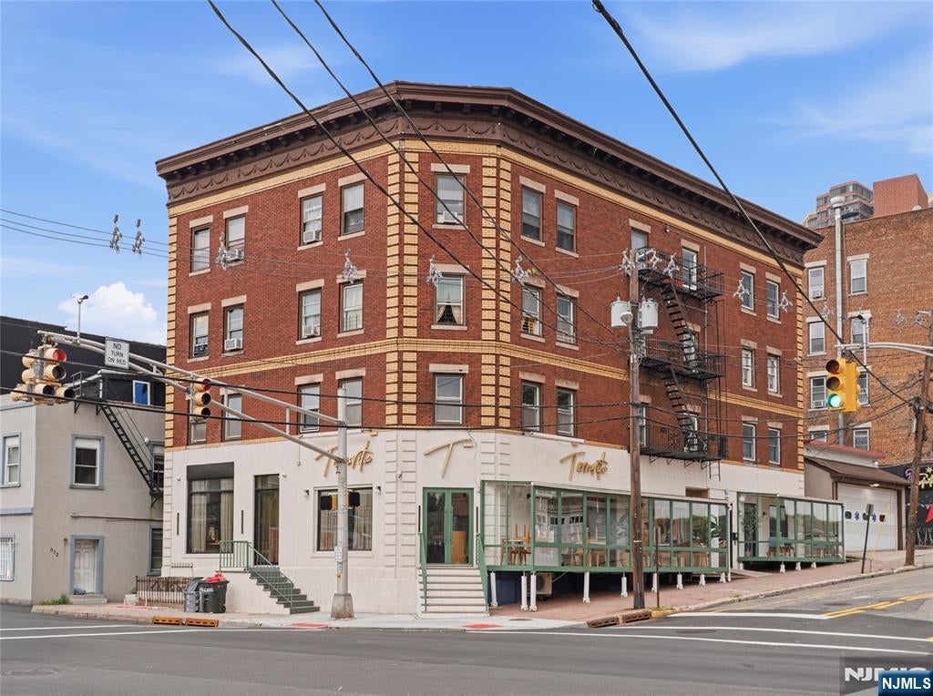 1-2 Hilliard Avenue 6 — photo