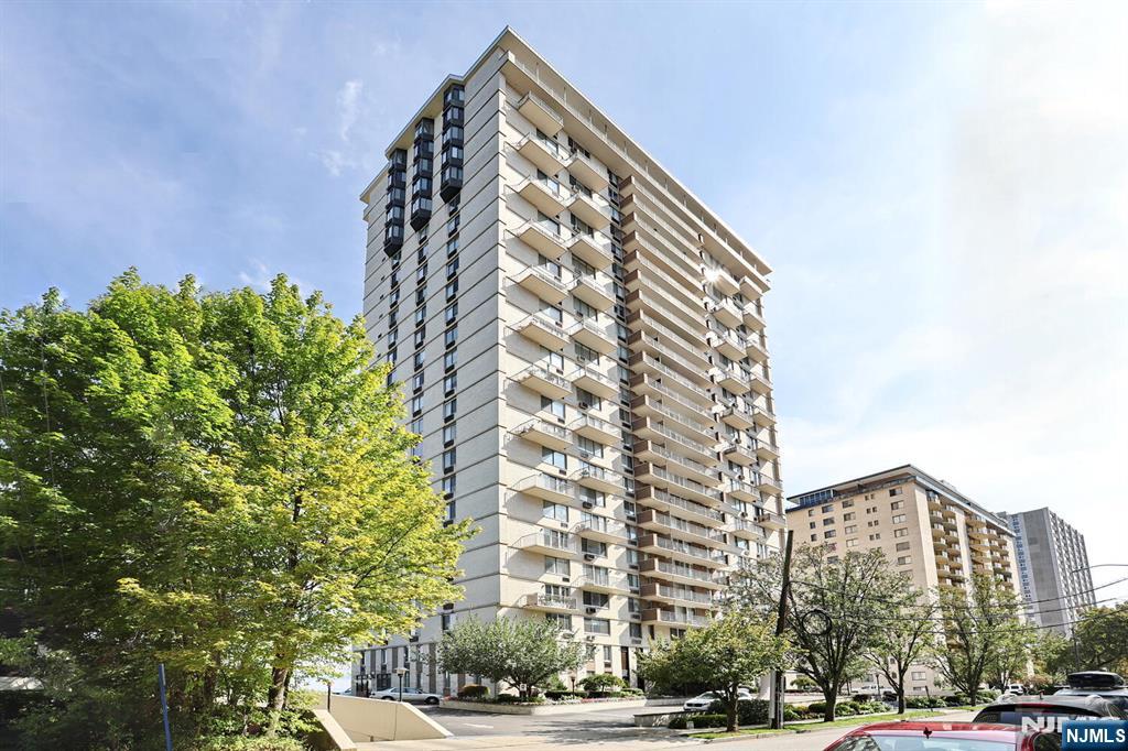 160 Overlook Avenue 2D — photo