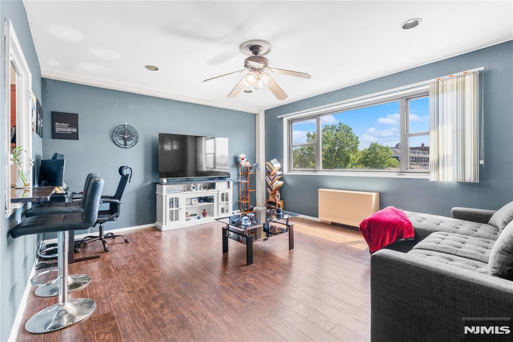 25 Grand Avenue 5D — photo