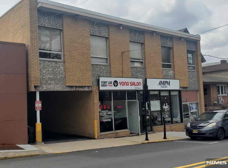 442 Main Street — photo