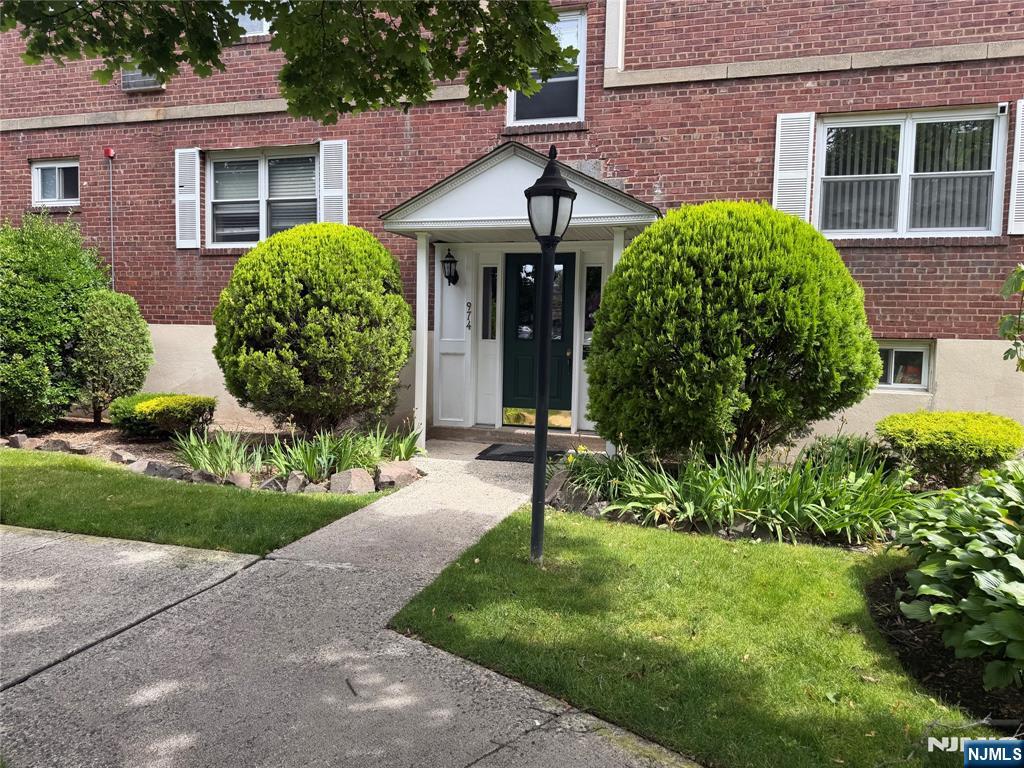 974 Main Street F6 — photo