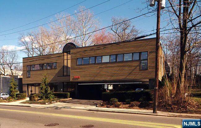 1345 Queen Anne Road — photo
