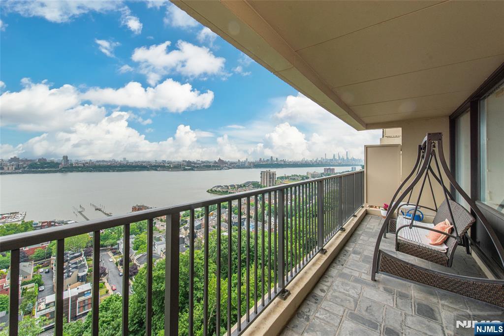 3 Horizon 1007 — photo