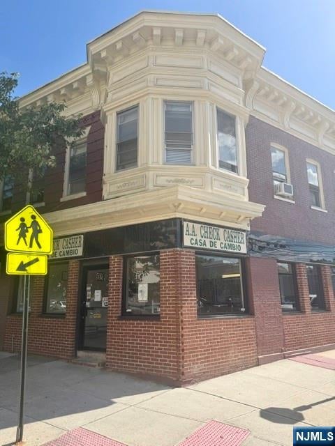 997 Main Avenue 1 — photo