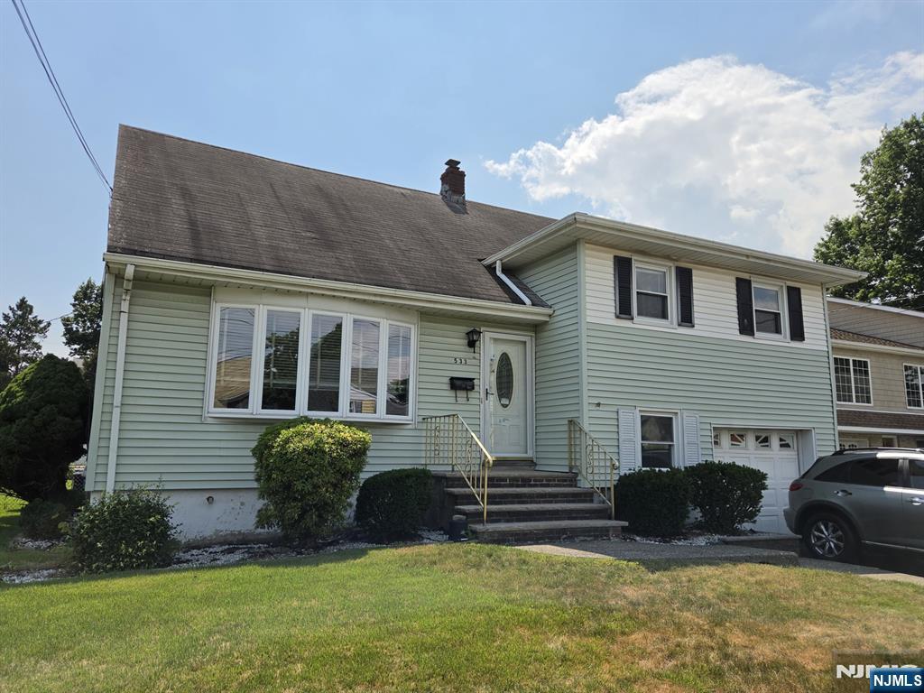 533 Sollas Court — photo
