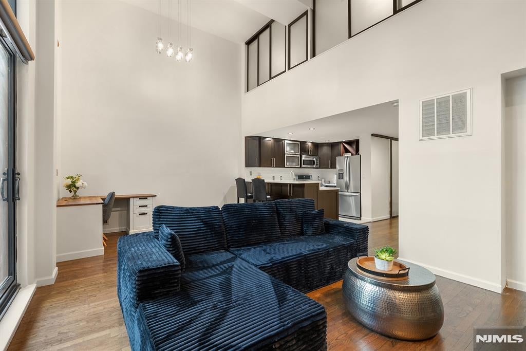 518 Gregory Avenue 201 — photo