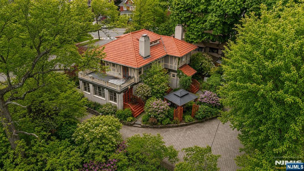 384 Anderson Street — photo