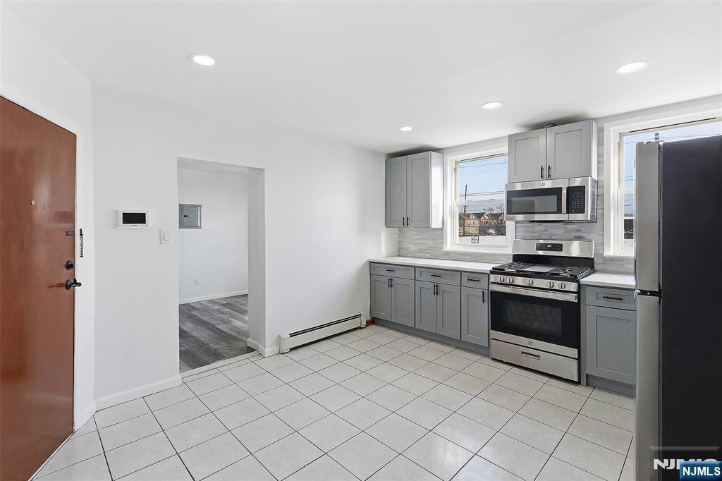 280 Wilson Avenue 2L — photo