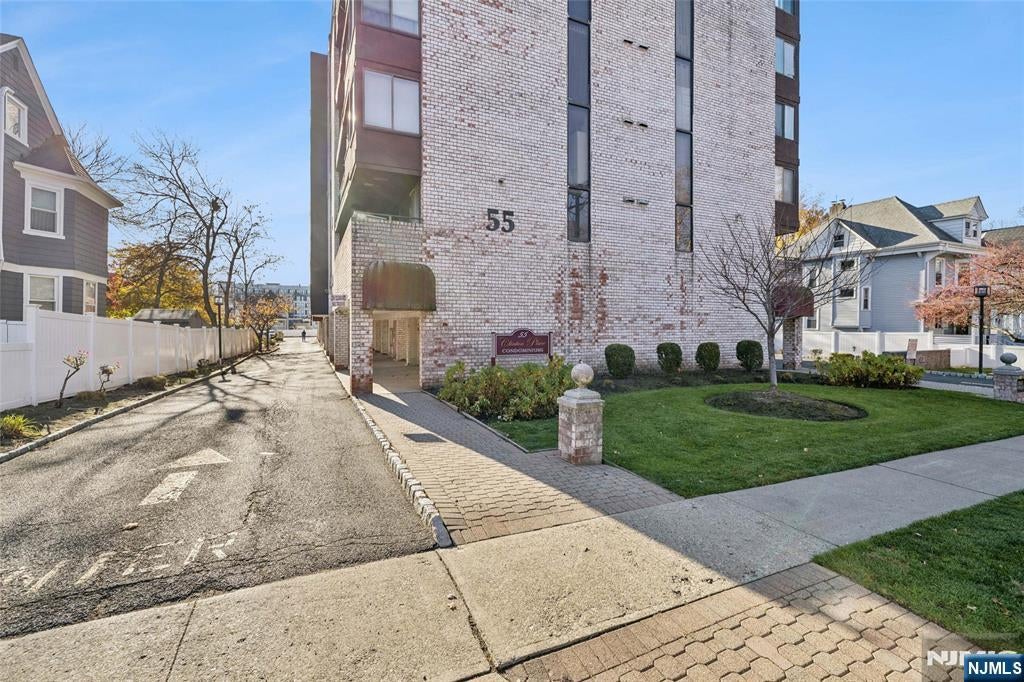 55 Clinton Place 510 — photo