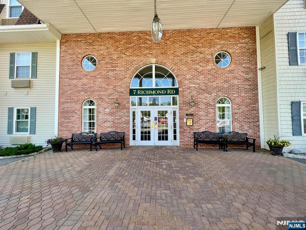 7215 Richmond Road — photo