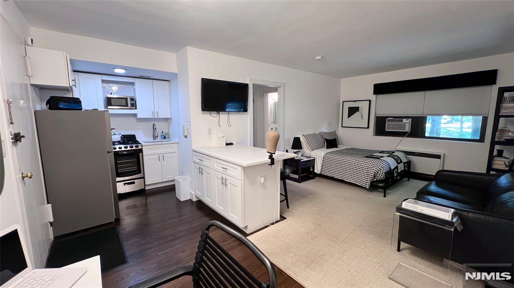 420 Park Place 1H — photo