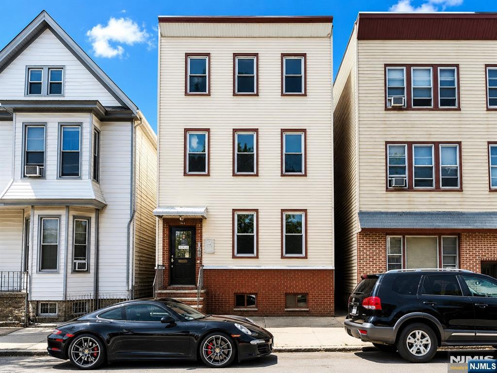 422 John Street — photo