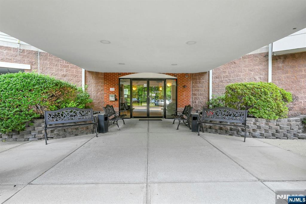 189 Forest, Paramus, NJ 07652 — photo 2