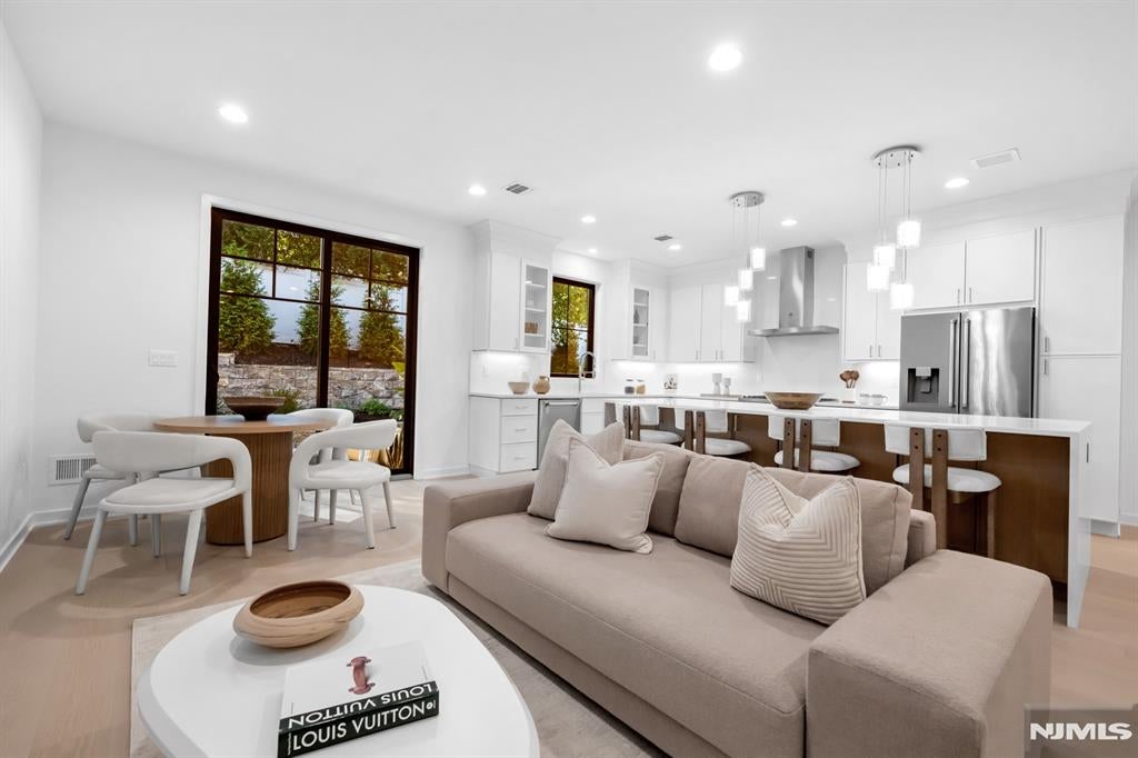 5 Fey Place — photo