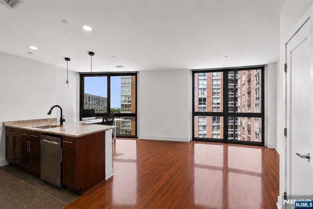 201 Marin Boulevard 813 — photo