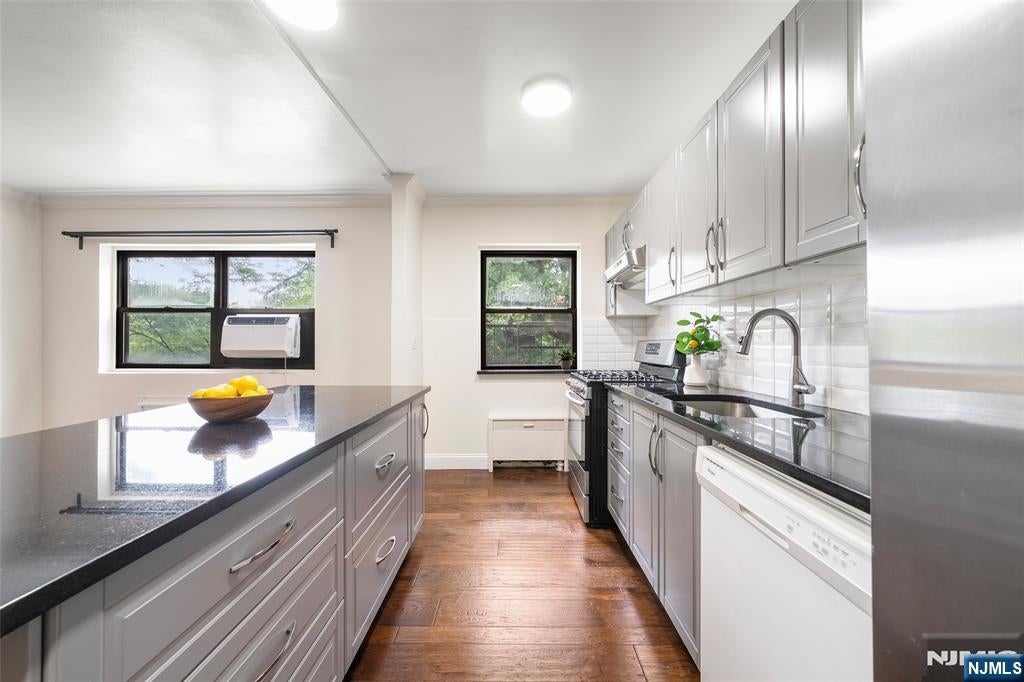 410 Park Place 4B — photo