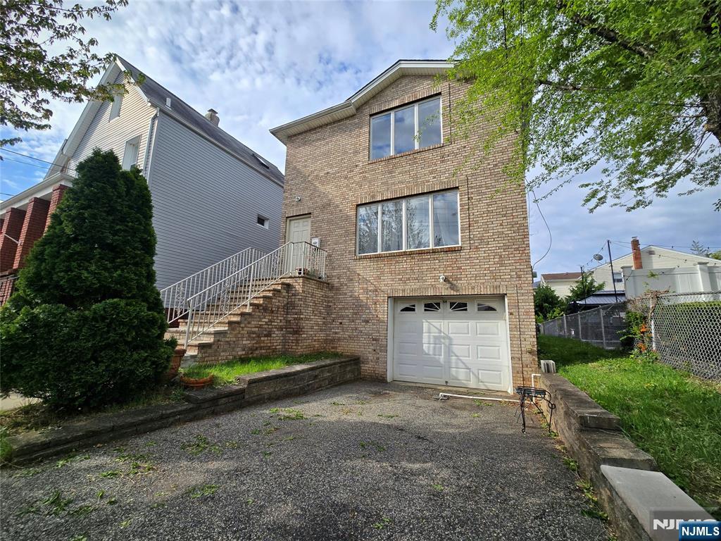 598 Broad Street — photo