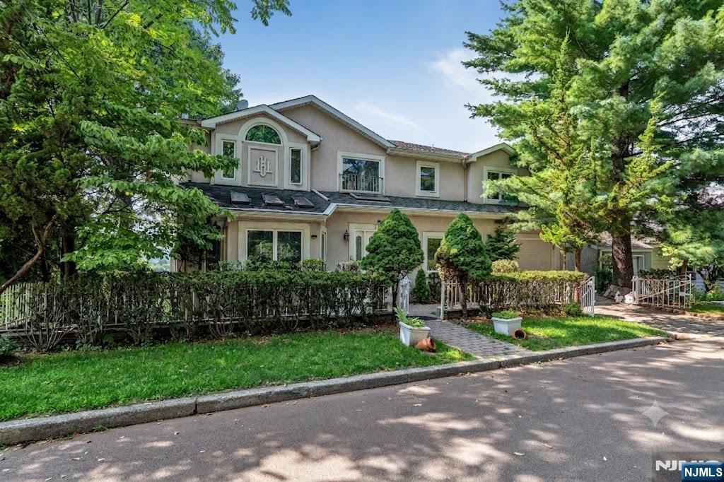 703 Stewart Street — photo