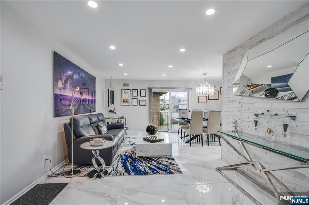 825 Riverside B202 — photo