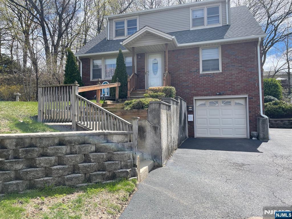 128 Joanne Terrace — photo