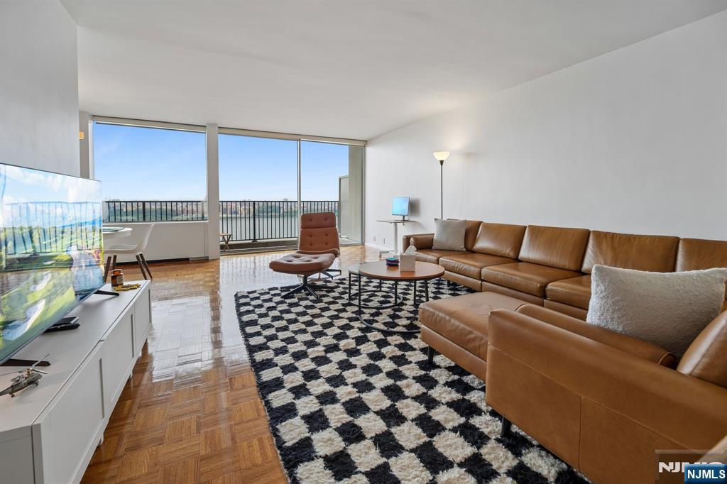 3 Horizon Road 1422 — photo