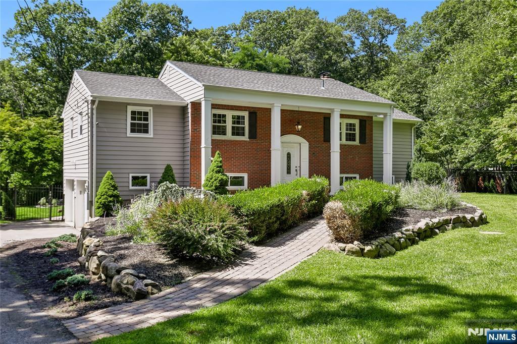 20 Hilltop Road — photo