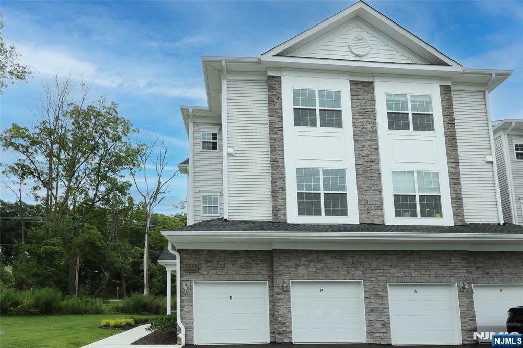 71 Veterans Way — photo