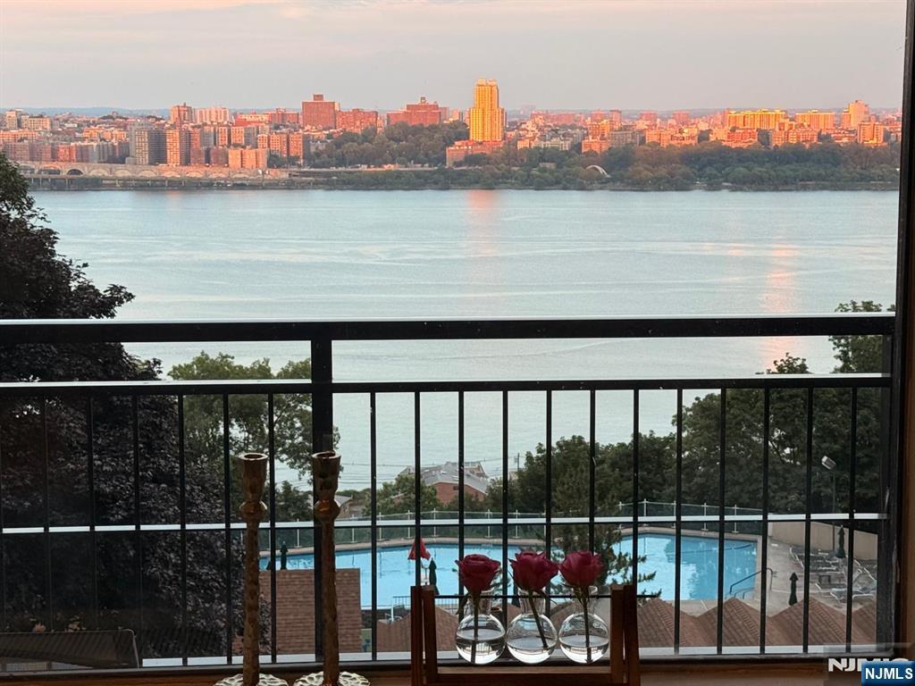 2 Horizon 628 — photo