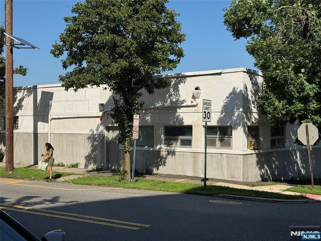 32 1st Street — photo