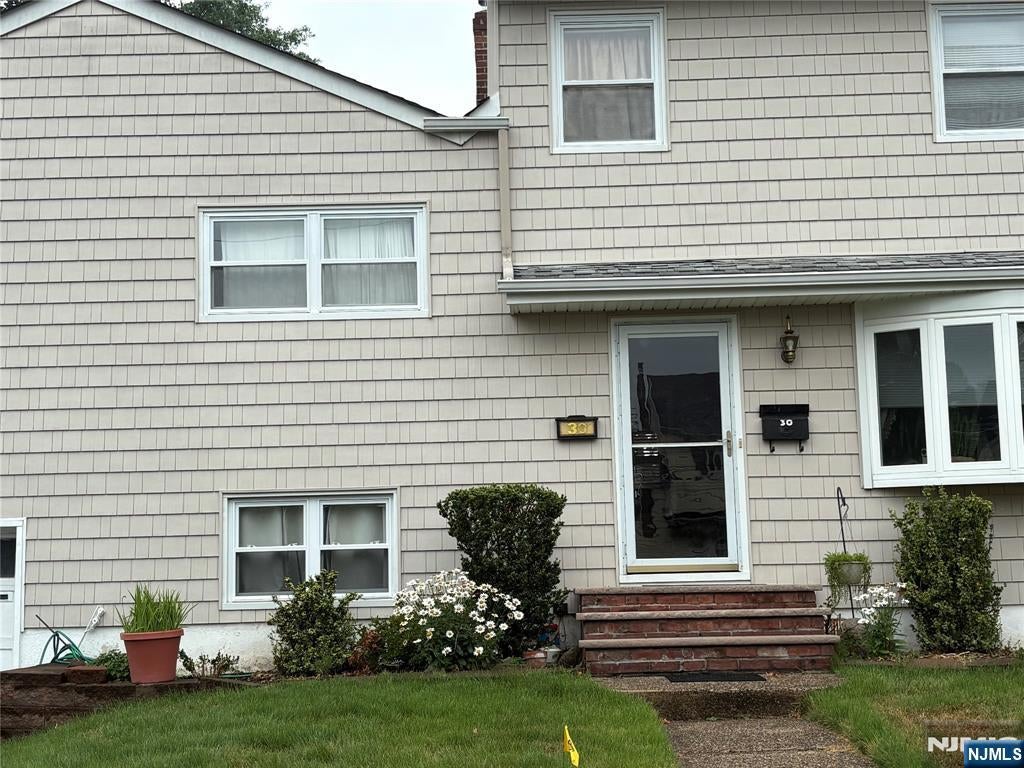 30 Harding Avenue — photo