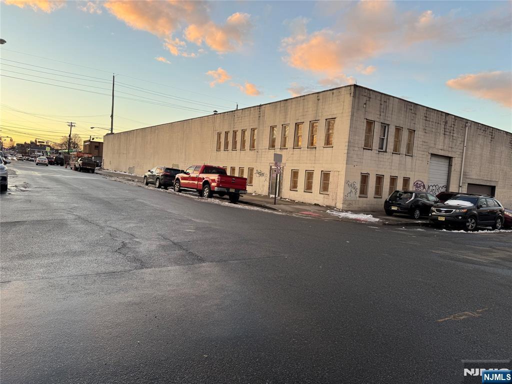 553-587 31st Street — photo