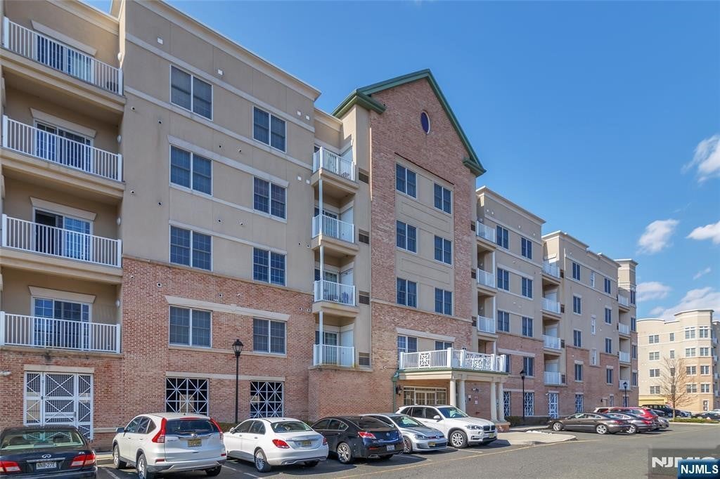 3203 Windsor Park Court 203 — photo