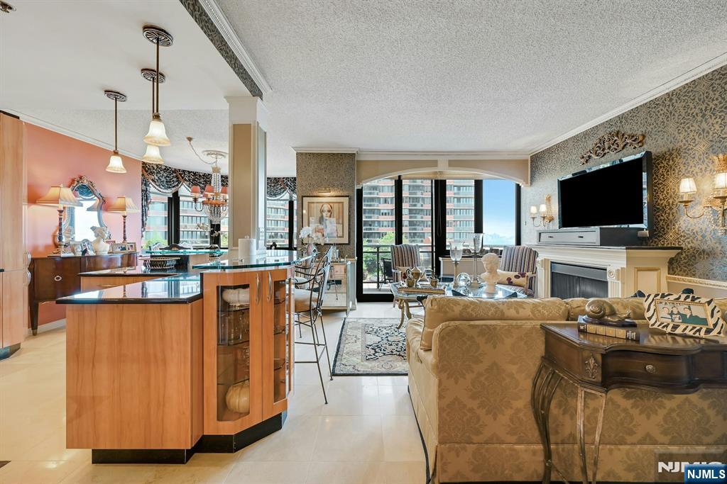 100 Carlyle Drive 6B - South — photo