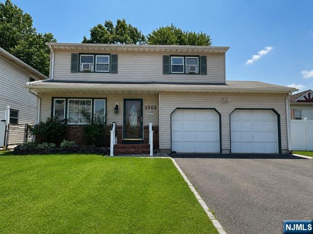1565 Ridgeway Street — photo
