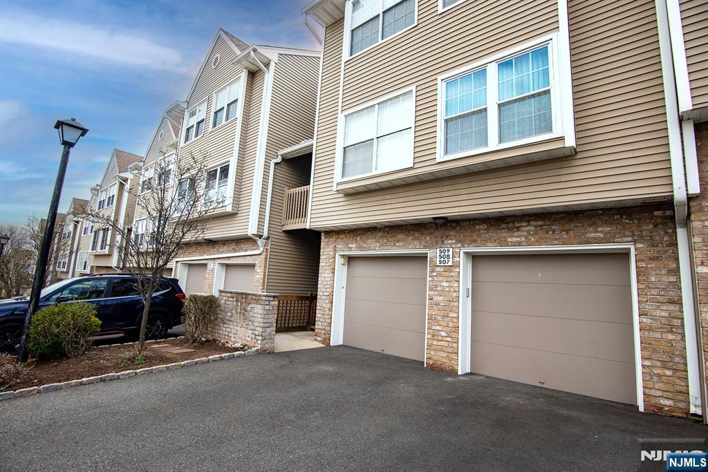 507 Windsor Drive 107 — photo