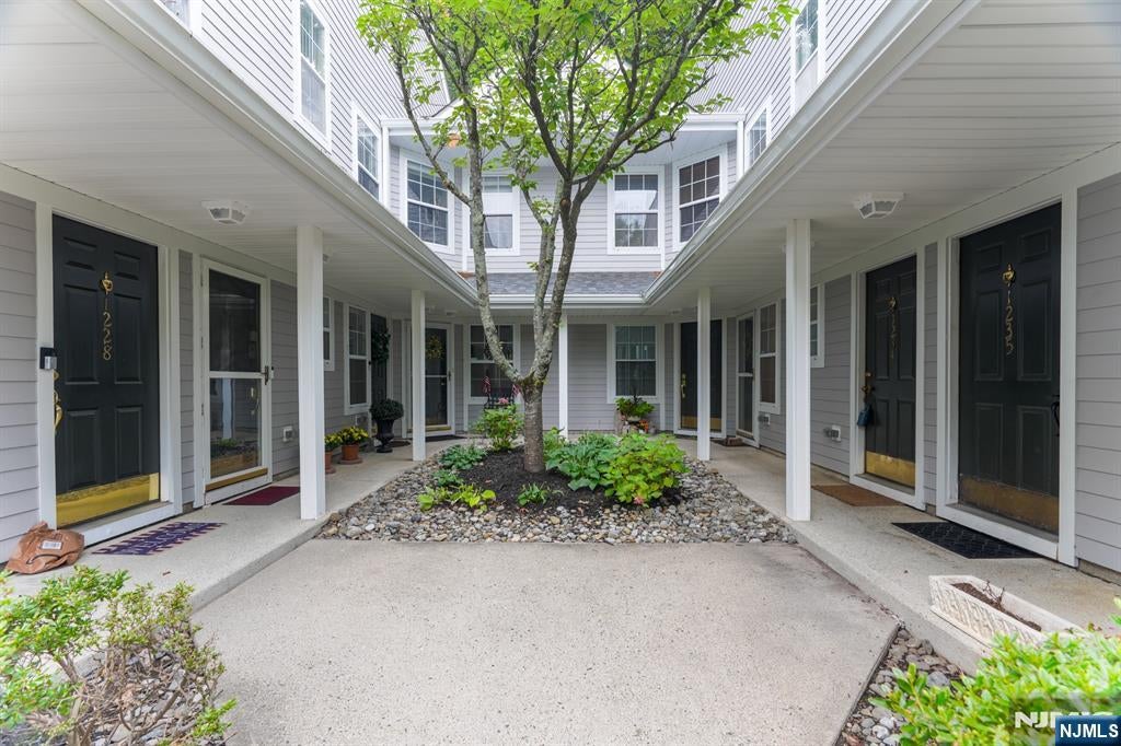 1234 Richmond Road — photo