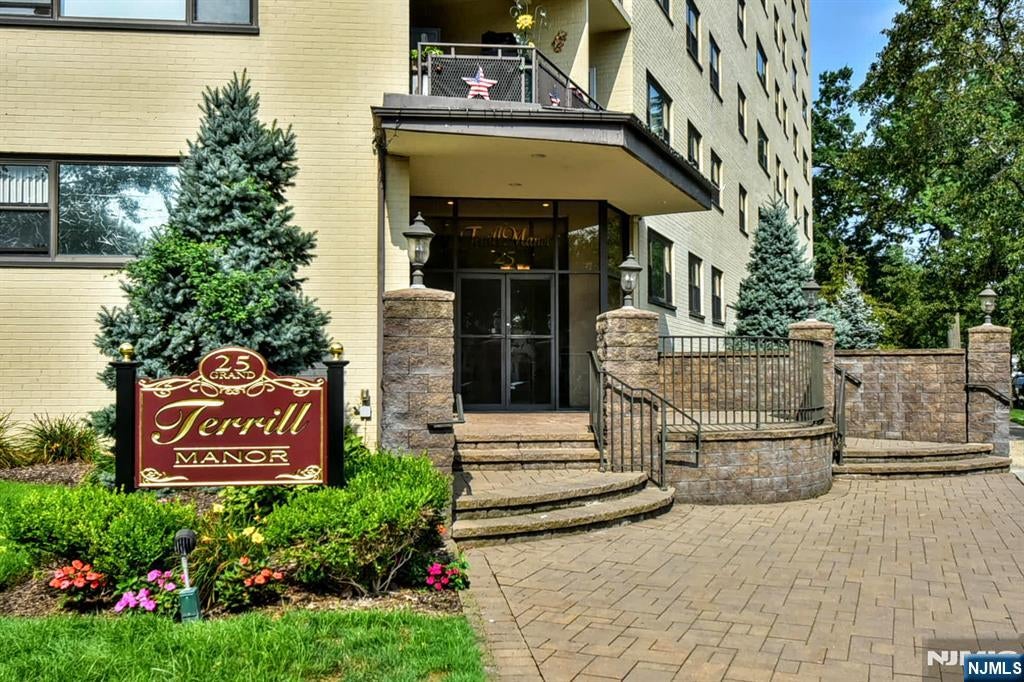 25 Grand Avenue 2J — photo