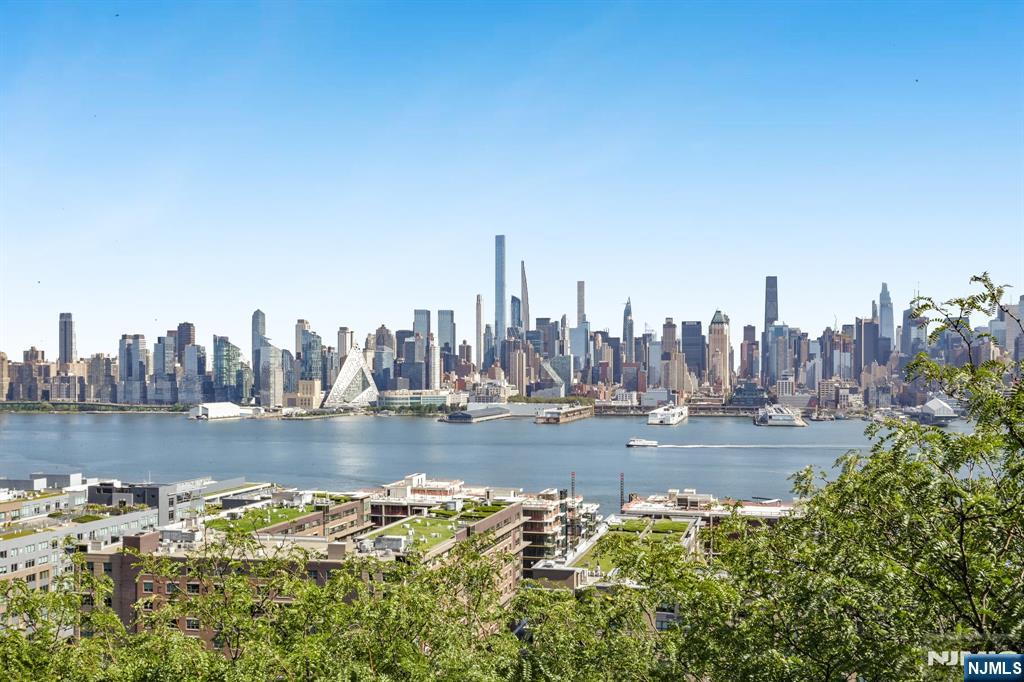 849 Boulevard 4D — photo