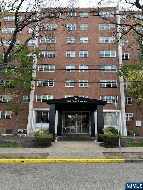 39 E 39th 8G — photo