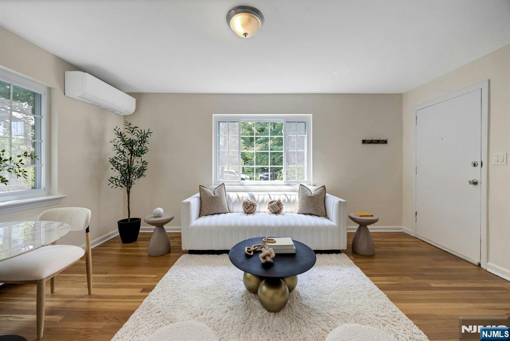 99 Tracey Place 3 — photo