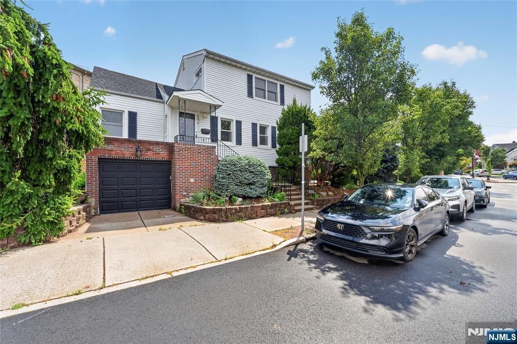 427 Kennedy Drive — photo