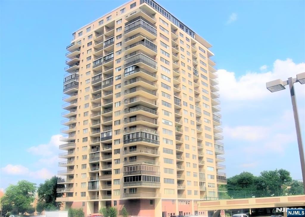 1203 River Road 20G — photo