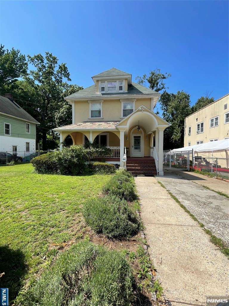 24 Cleveland Street — photo
